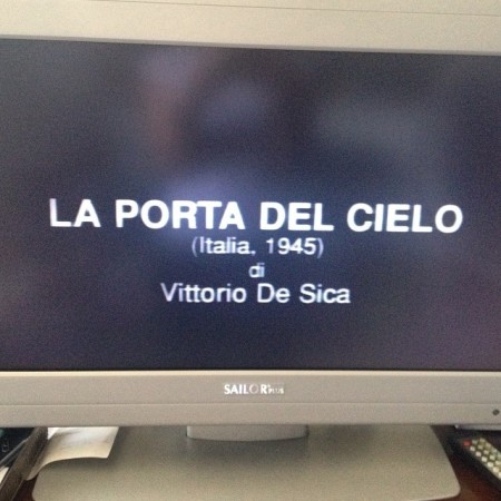 La porta del cielo è un film di Vittorio De Sica del 1945 che permise la salvezza di ebrei, comunisti e partigiani.